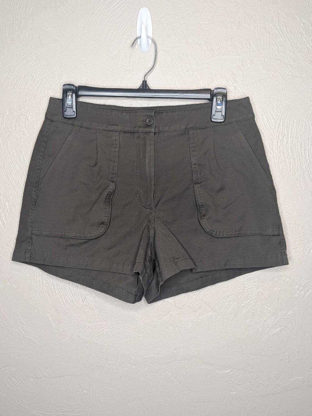 Lululemon Womens 8 Dark Olive This Instant Chino Shorts